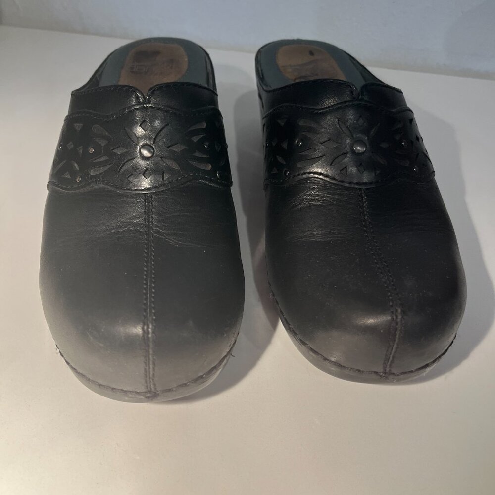 Dansko clogs size 7